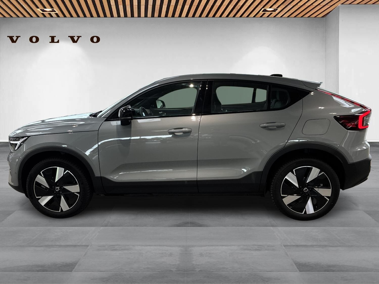 Grå Volvo C40 fra 2024