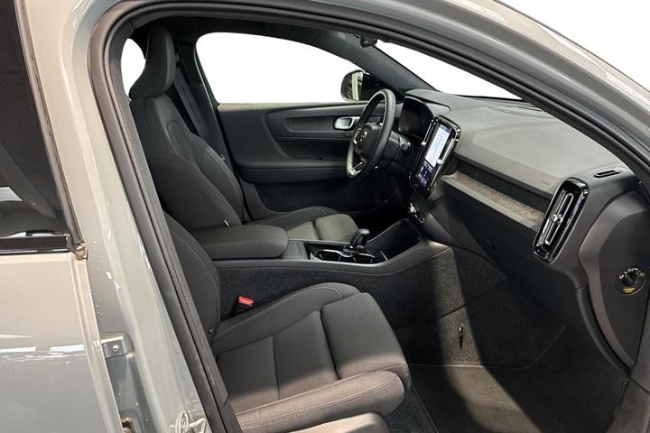 Grå Volvo C40 fra 2024