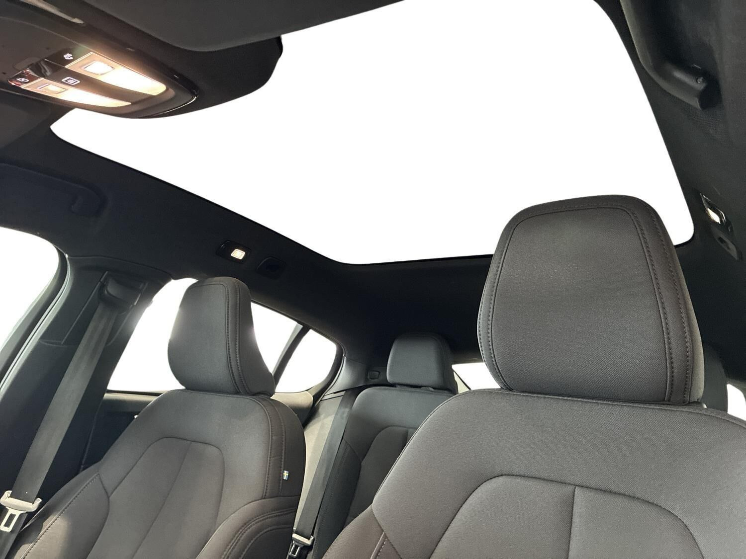 Grå Volvo C40 fra 2024