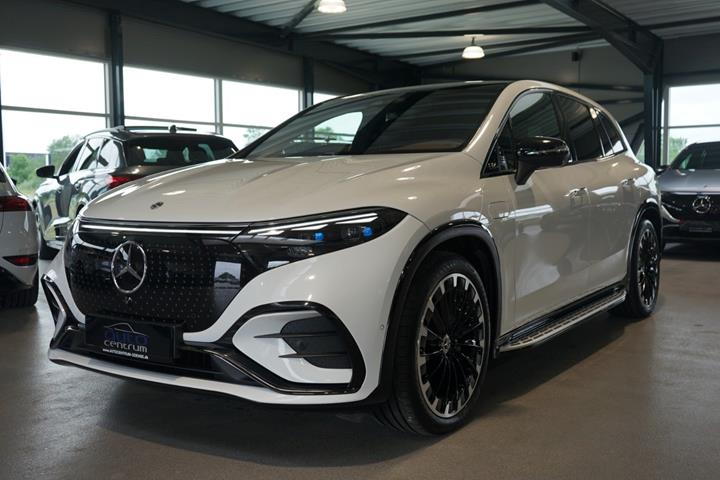 Hvid Mercedes EQS450 SUV fra 2025 set udefra