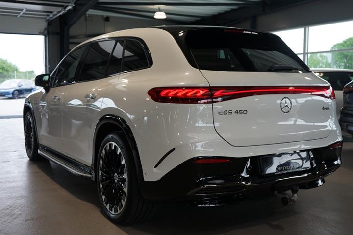 Hvid Mercedes EQS450 SUV fra 2025