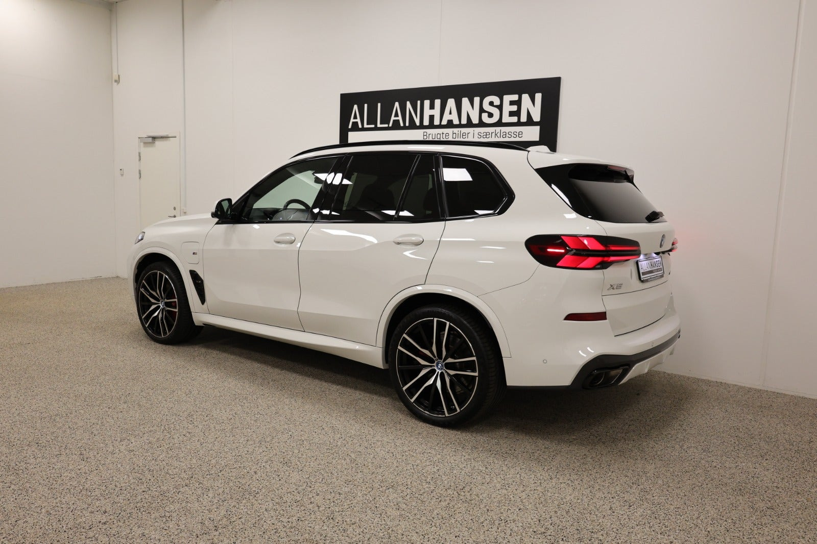 Hvid BMW X5 fra 2023