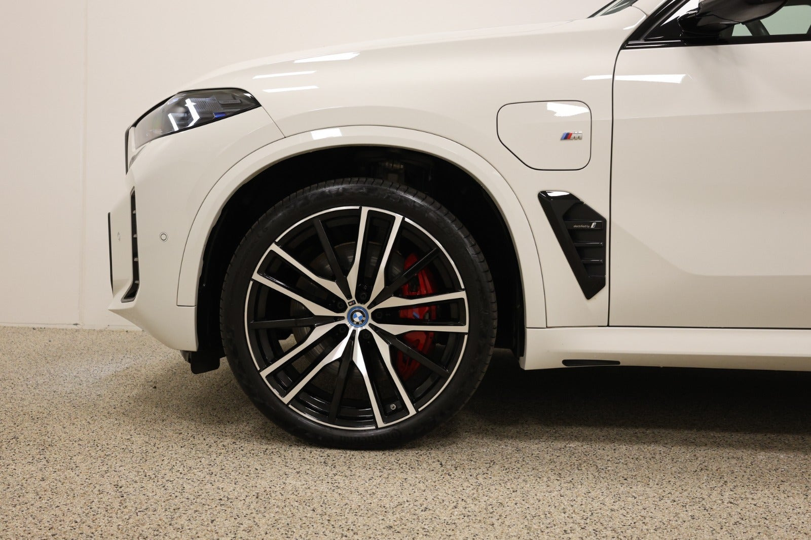 Hvid BMW X5 fra 2023