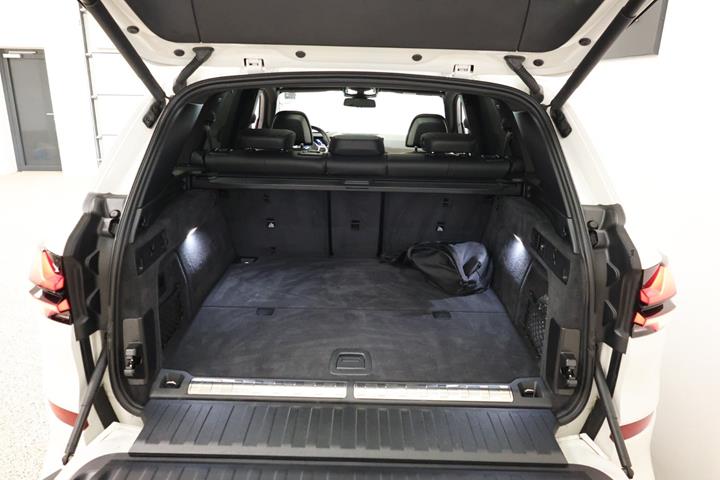 Hvid BMW X5 fra 2023