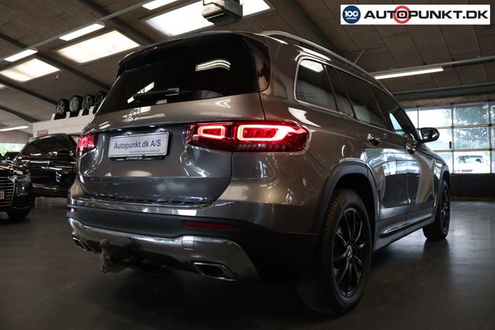Grå Mercedes GLB200 d fra 2022