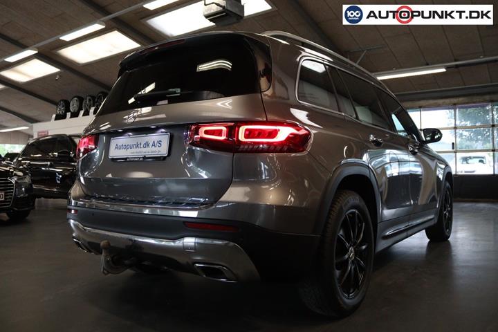 Grå Mercedes GLB200 d fra 2022