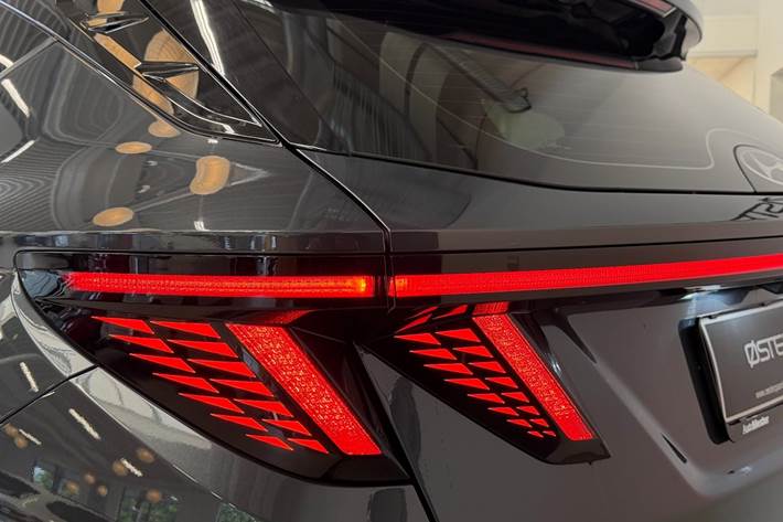 Grå Hyundai Tucson fra 2022