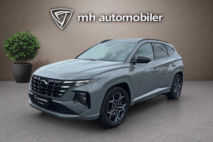 Grå Hyundai Tucson fra 2022 set udefra