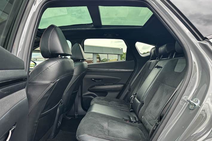 Grå Hyundai Tucson fra 2022