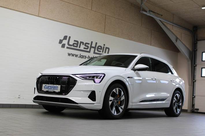 Hvid Audi e-tron fra 2020