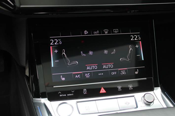 Hvid Audi e-tron fra 2020