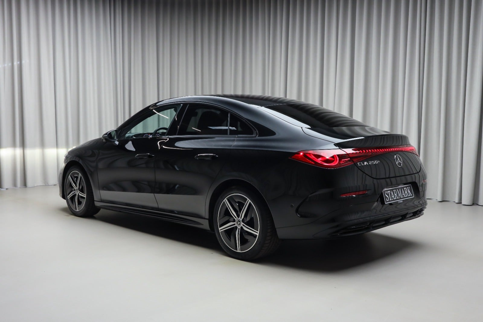 Sort Mercedes CLA250+ fra 2025