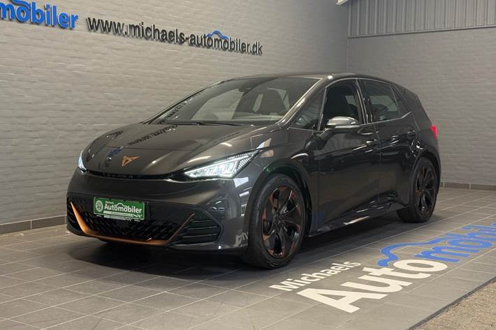 Grå Cupra Born fra 2024 set udefra