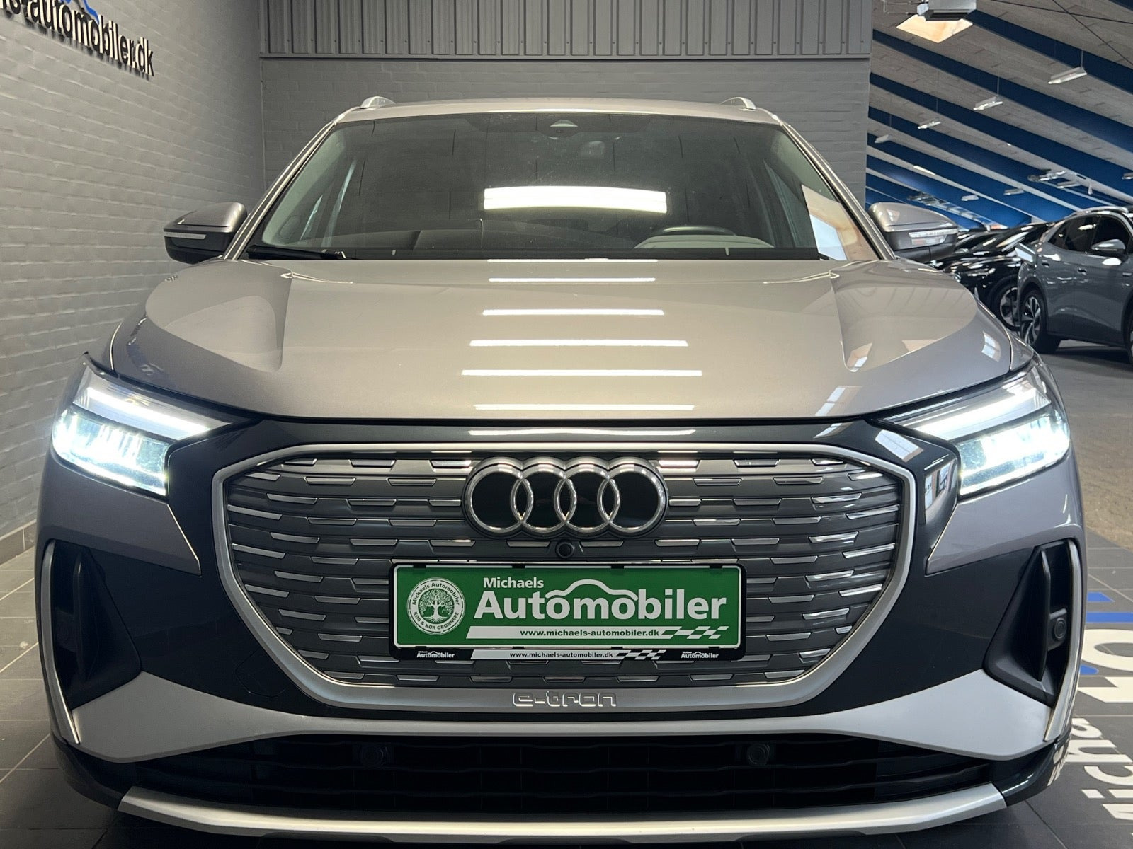 Grå Audi Q4 e-tron fra 2022