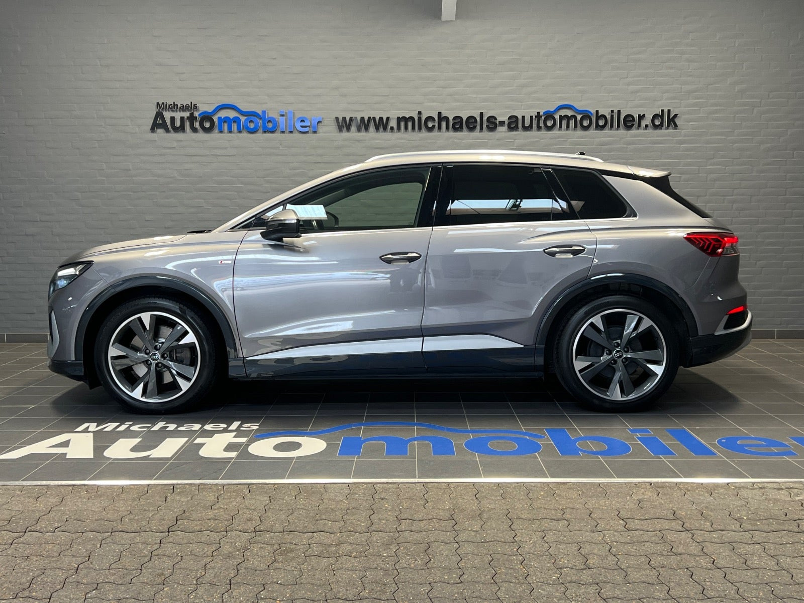 Grå Audi Q4 e-tron fra 2022