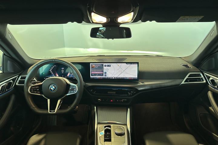 Hvid BMW i4 fra 2025