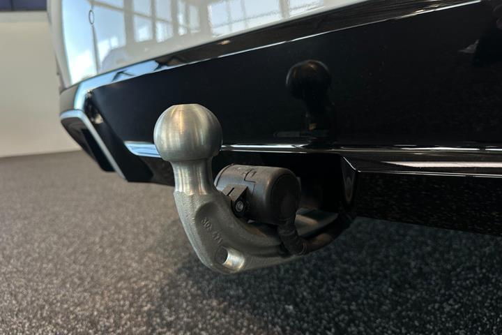 Hvid BMW i4 fra 2025
