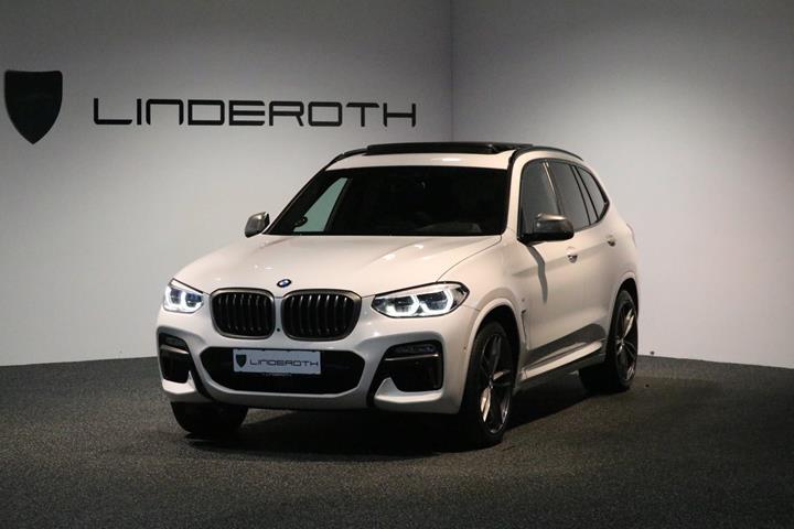 Hvid BMW X3 fra 2017 set udefra