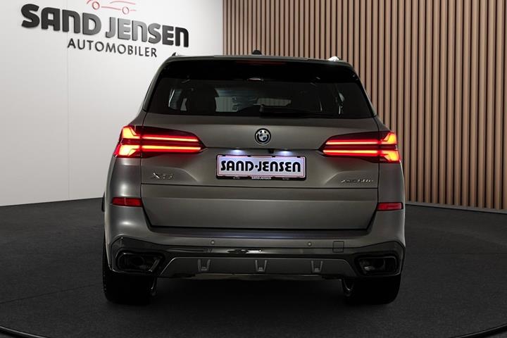 Grå BMW X5 fra 2025
