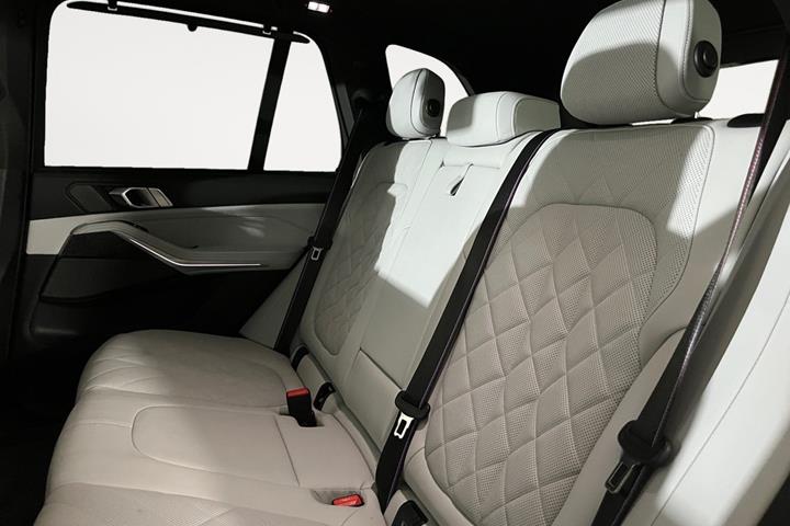 Grå BMW X5 fra 2025