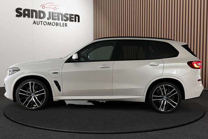 Hvid BMW X5 fra 2023