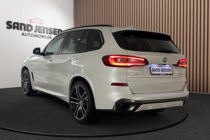 Hvid BMW X5 fra 2023