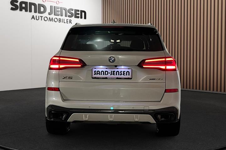 Hvid BMW X5 fra 2023