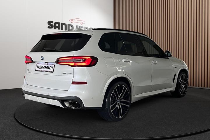 Hvid BMW X5 fra 2023