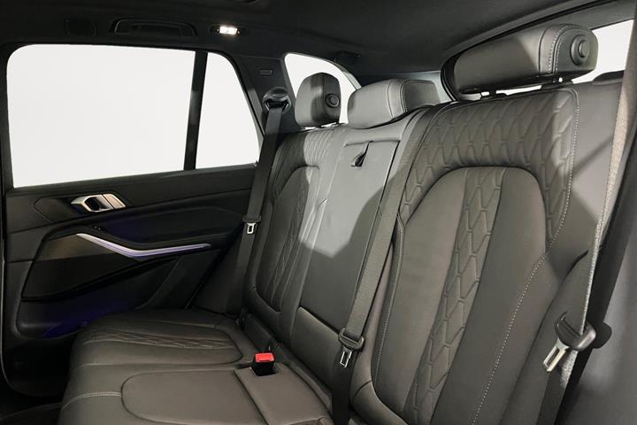 Hvid BMW X5 fra 2023