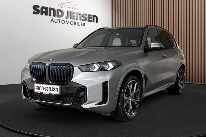 Grå BMW X5 fra 2025