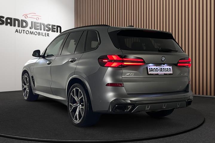 Grå BMW X5 fra 2025
