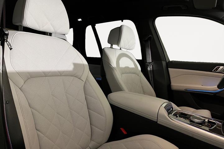 Grå BMW X5 fra 2025