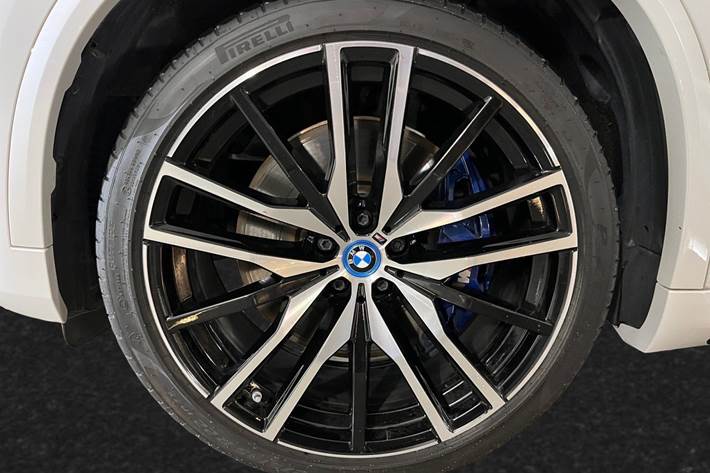 Hvid BMW X5 fra 2023