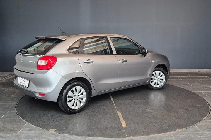Grå Suzuki Baleno fra 2019
