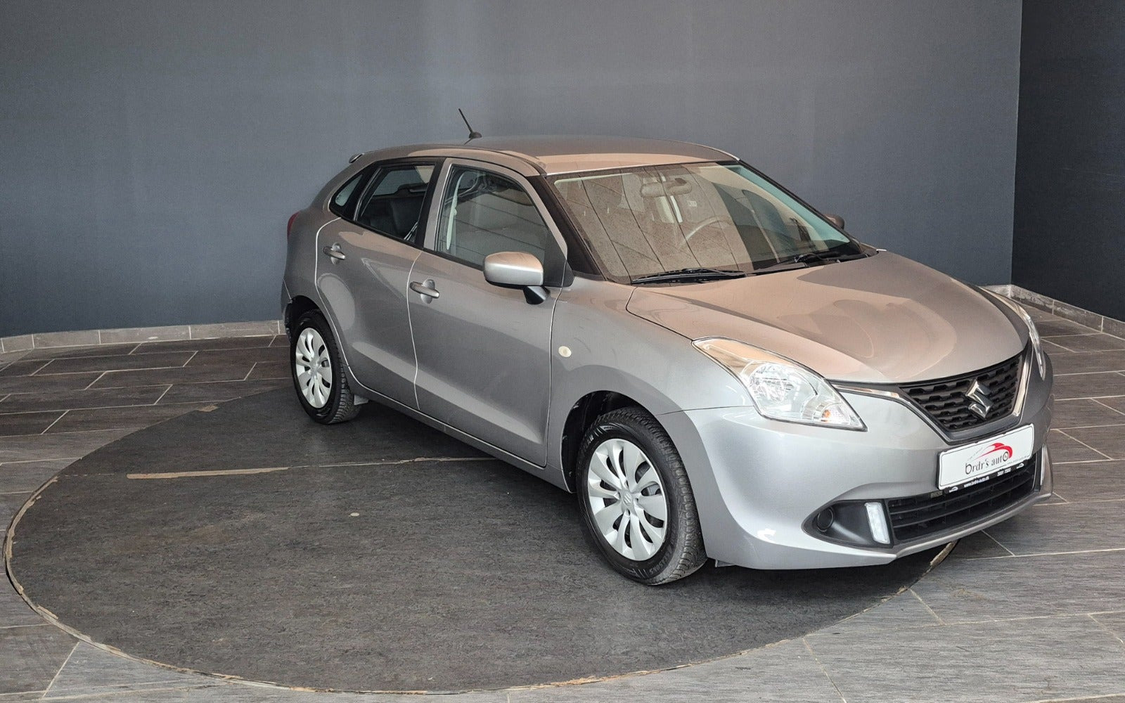 Grå Suzuki Baleno fra 2019