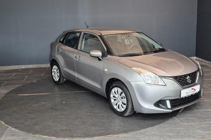 Grå Suzuki Baleno fra 2019