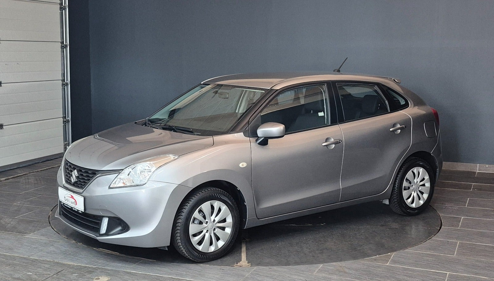 Grå Suzuki Baleno fra 2019