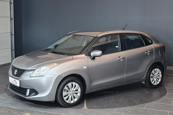 Grå Suzuki Baleno fra 2019