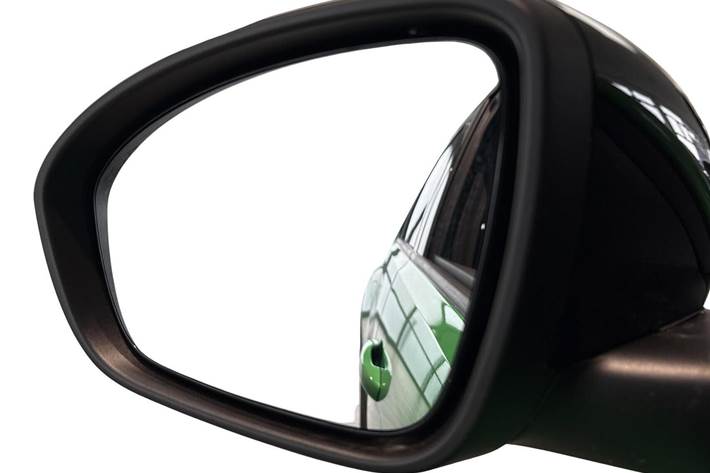 Grøn Renault 5 E-Tech fra 2025