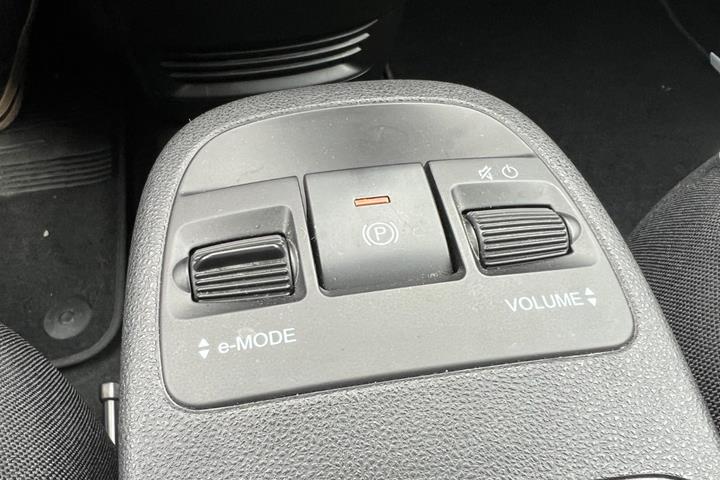 Hvid Fiat 500e fra 2023