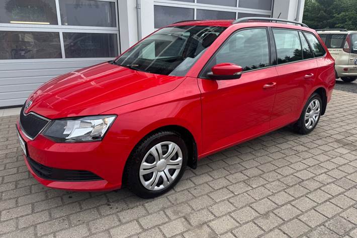 Rød Skoda Fabia fra 2016