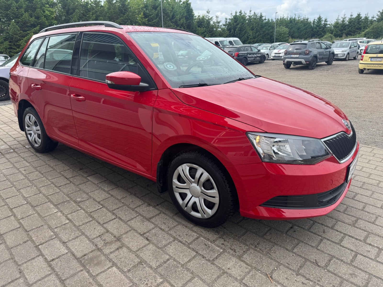 Rød Skoda Fabia fra 2016