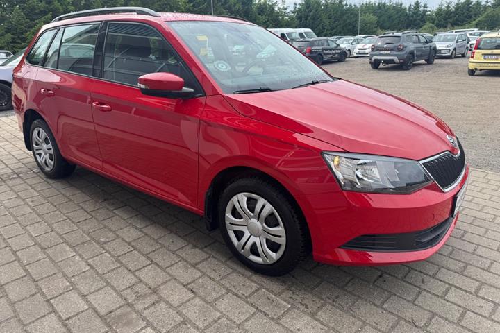 Rød Skoda Fabia fra 2016