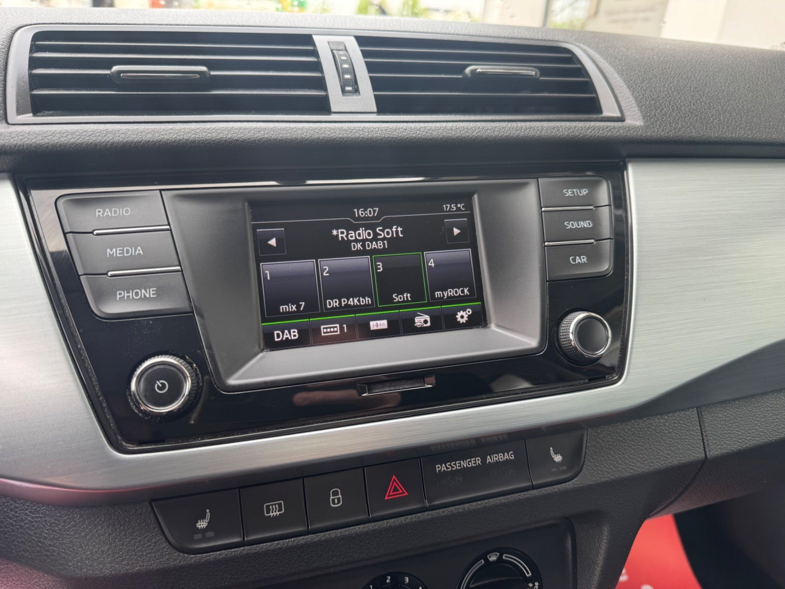 Rød Skoda Fabia fra 2016