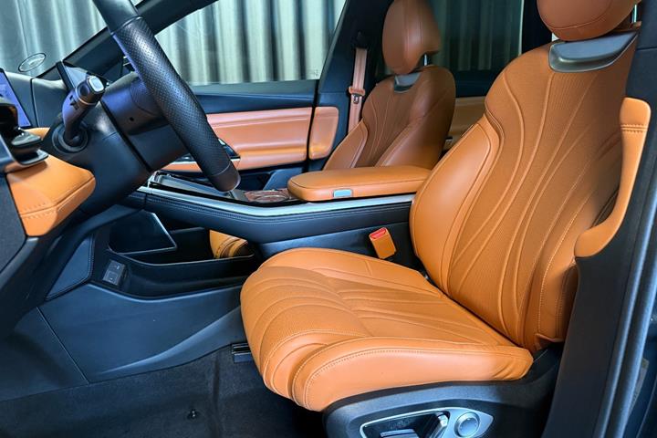 Sort Xpeng G9 fra 2023