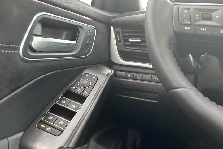 Hvid Nissan Qashqai fra 2026