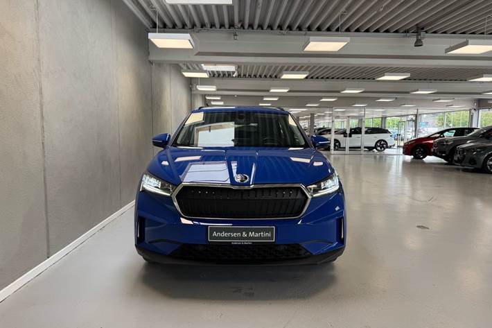 Blå Skoda Enyaq fra 2023