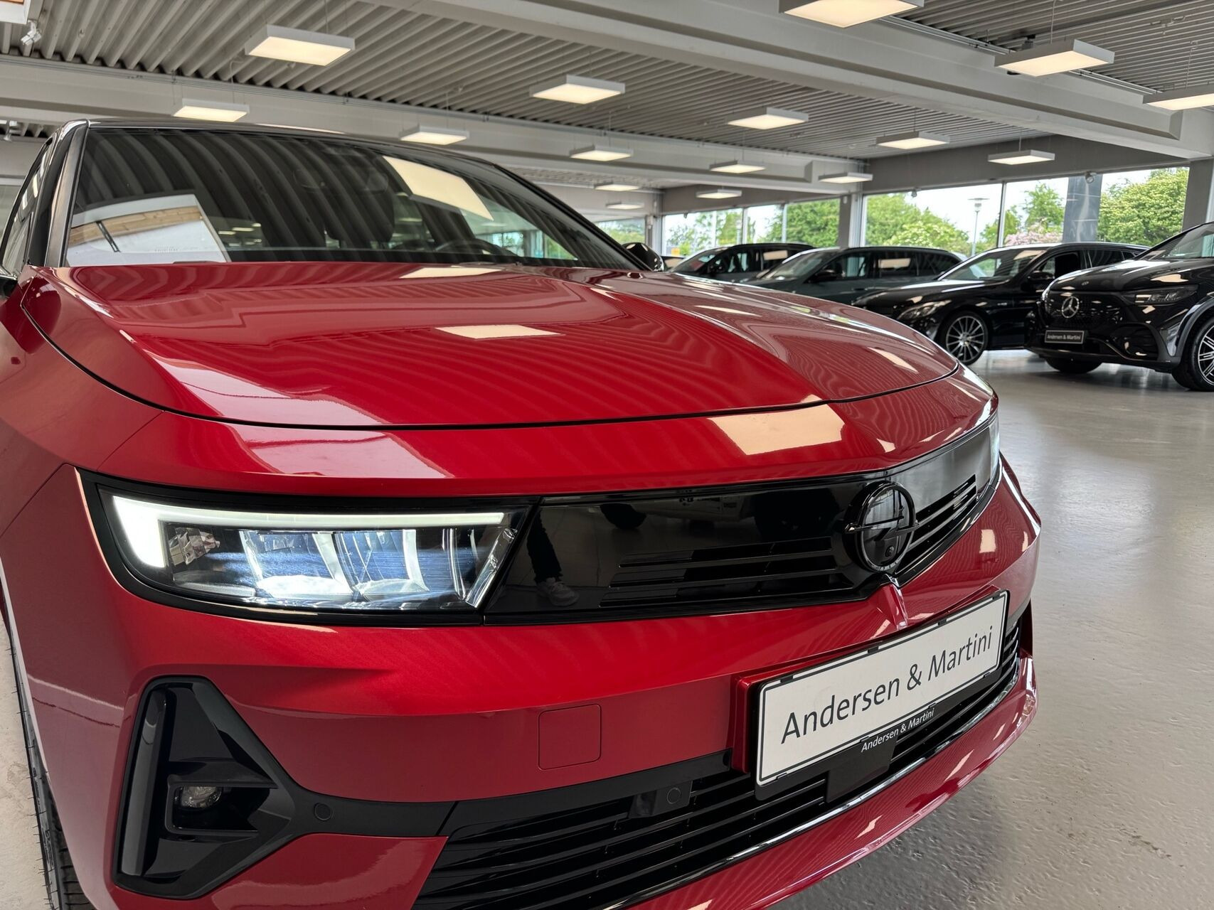 Rød Opel Astra-e fra 2024