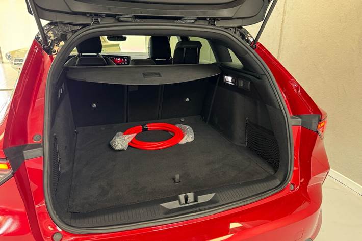 Rød Opel Astra-e fra 2024