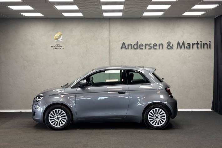 Grå Fiat 500e fra 2022